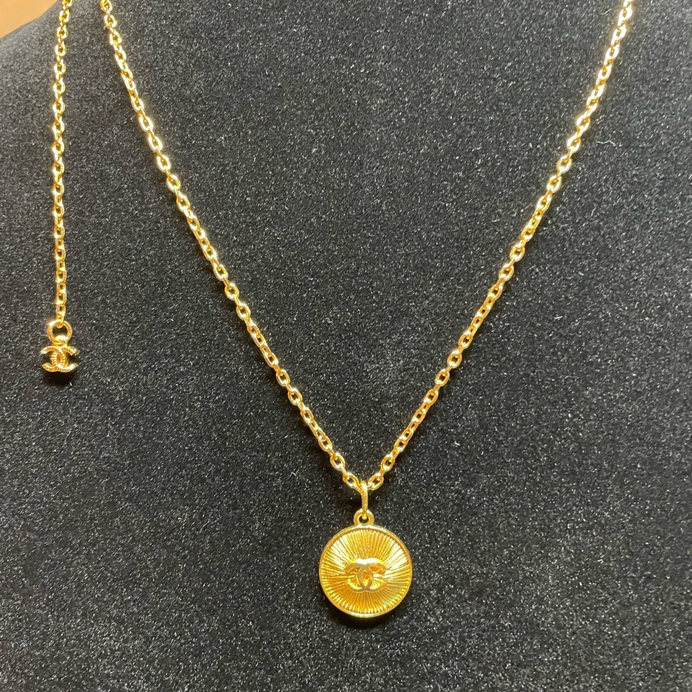 Authentic, exquisite CHANEL Necklace - Picture 11 of 11